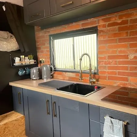 Horse Truck Tiny With Hot Tub Ferienhaus Ashbourne