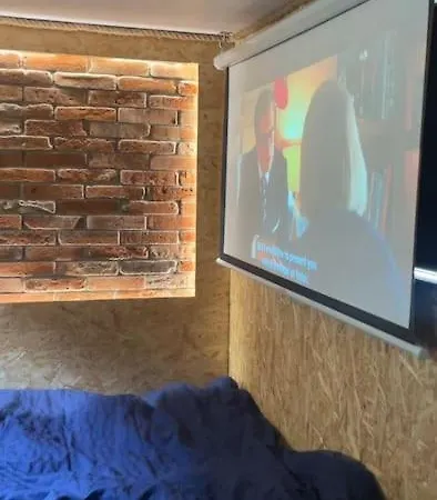 Horse Truck Tiny With Hot Tub 度假居