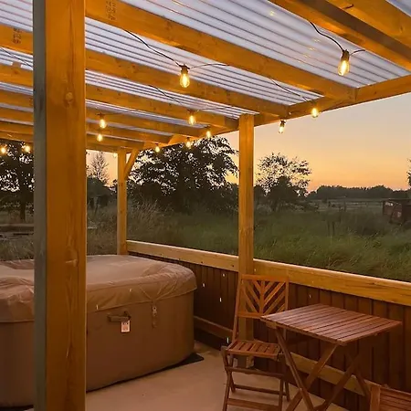 Nyaraló Horse Truck Tiny With Hot Tub Ashbourne