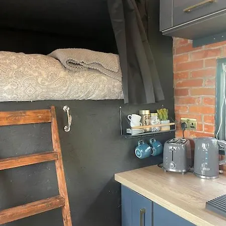 Holiday home Horse Truck Tiny With Hot Tub