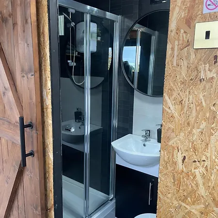 Horse Truck Tiny With Hot Tub Nyaraló Ashbourne