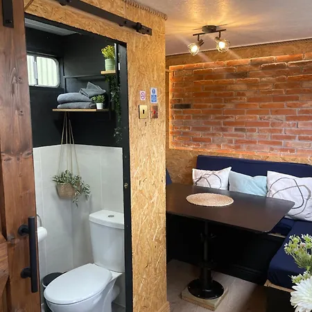 Horse Truck Tiny With Hot Tub Nyaraló Ashbourne