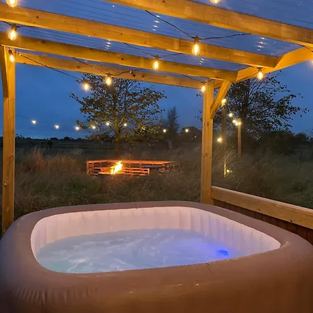 Holiday home Horse Truck Tiny With Hot Tub *