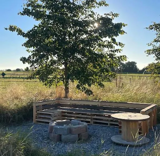 Horse Truck Tiny With Hot Tub Holiday home