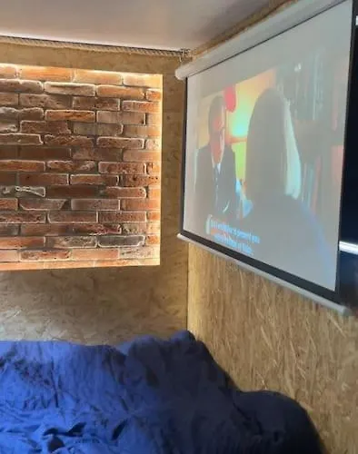 Horse Truck Tiny With Hot Tub Holiday home