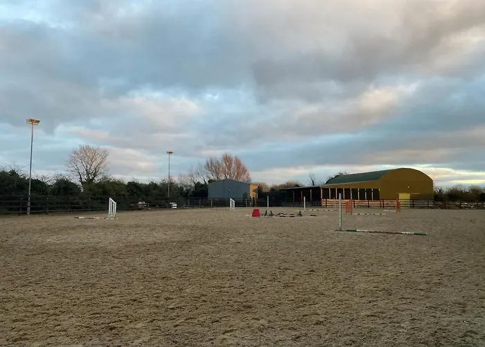 Horse Truck Tiny With Hot Tub Ashbourne