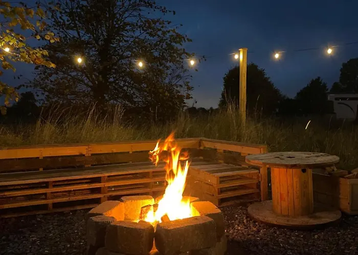 Horse Truck Tiny With Hot Tub Ashbourne