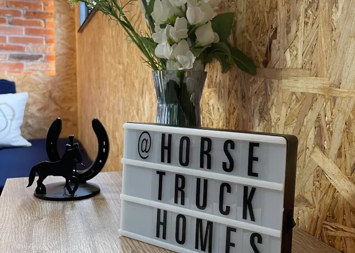 Holiday home Horse Truck Tiny With Hot Tub