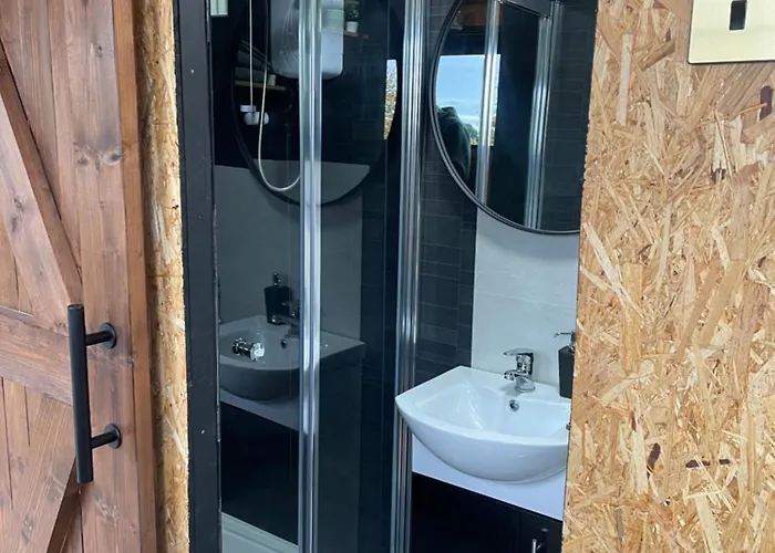 Horse Truck Tiny With Hot Tub Semesterbostad Ashbourne