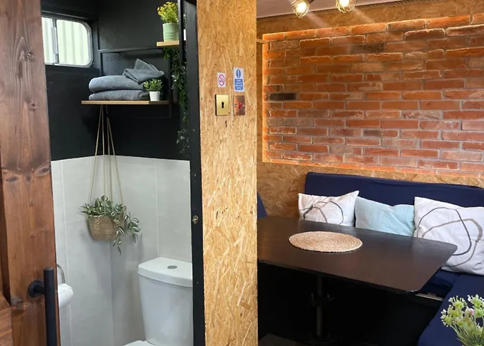 Horse Truck Tiny With Hot Tub Holiday home Ashbourne