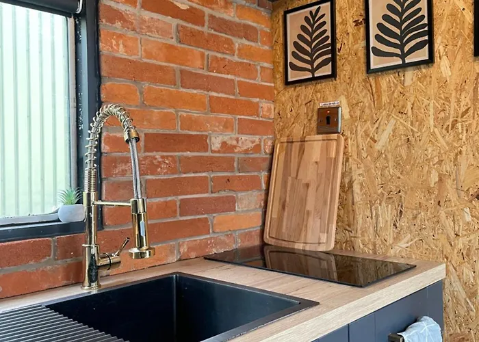 Horse Truck Tiny With Hot Tub * Ashbourne