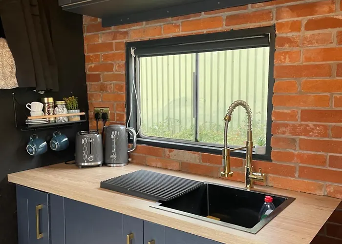 Horse Truck Tiny With Hot Tub Ashbourne